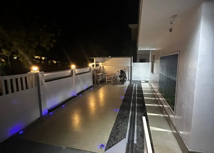 Apartment Hero House Pooc